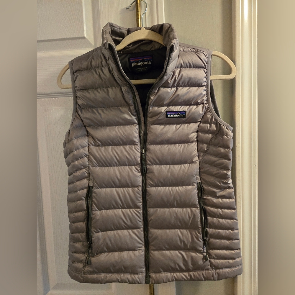 Womens Patagonia Down puffer vest, size Small.